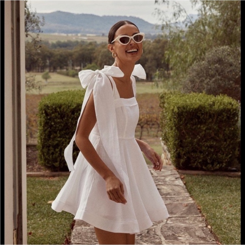 AISLE WHITE LINEN BOW MINI DRESS - 4 / WHITE